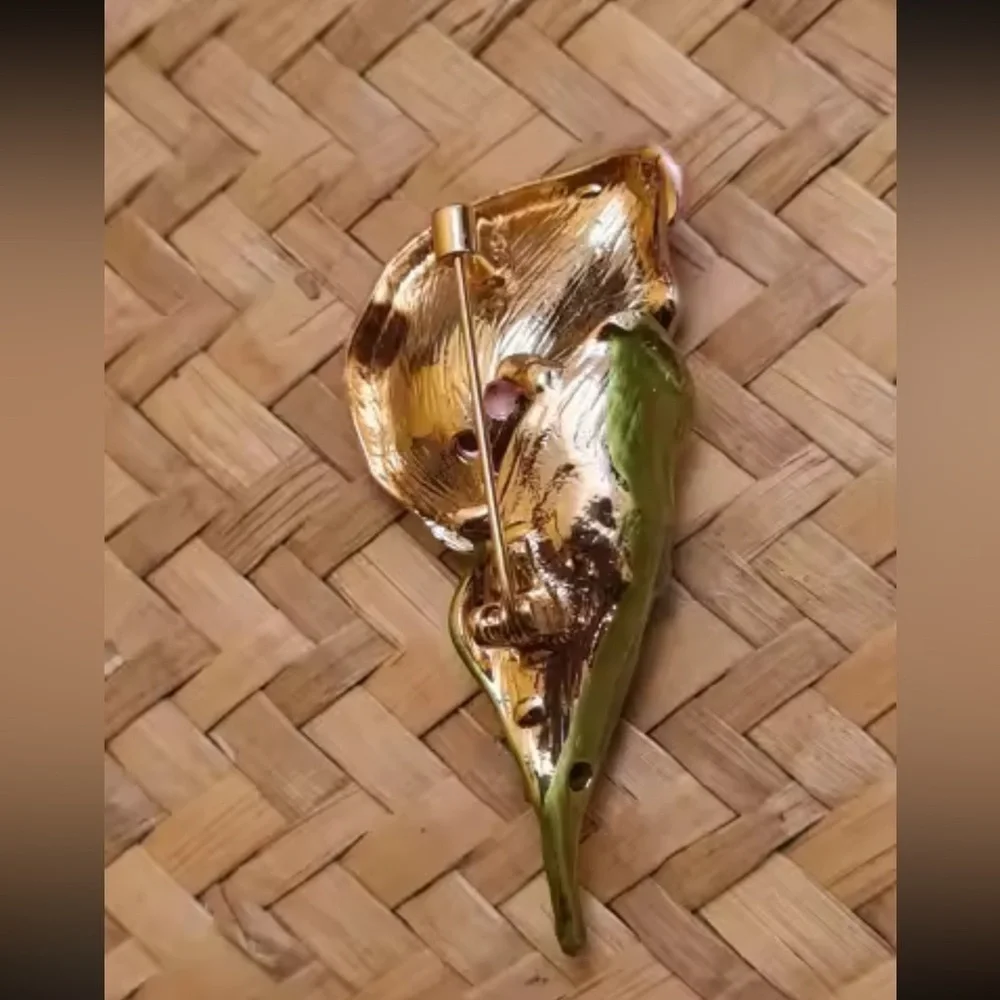 Calla Lily Cream Gold Brooch